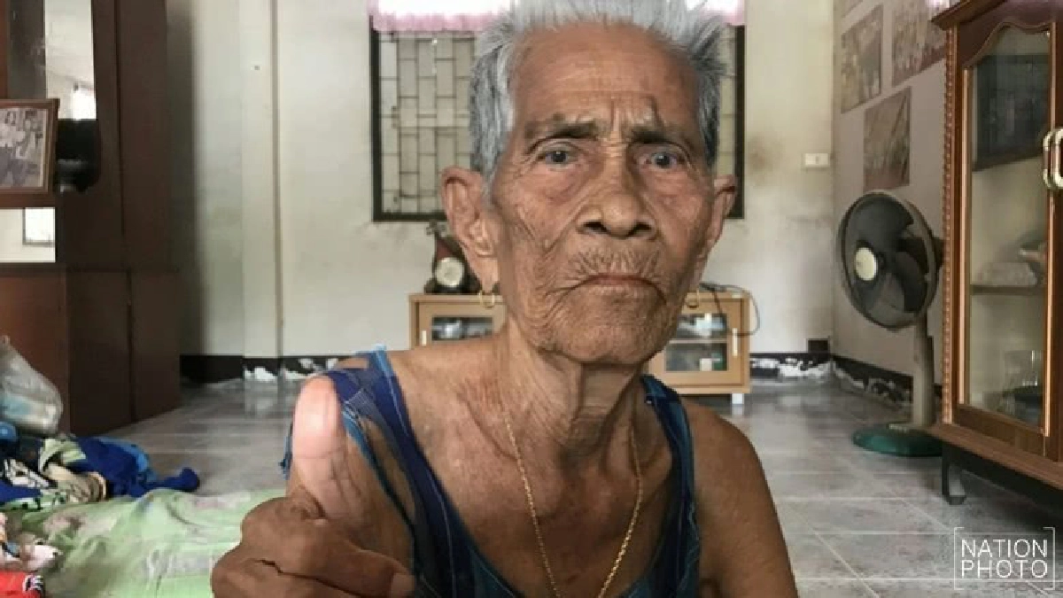 พบยายอายุ 103 ปี ฟันแท้ครบเดินได้ พบยายอายุ 103 ปี ฟันแท้ครบเดินได้
