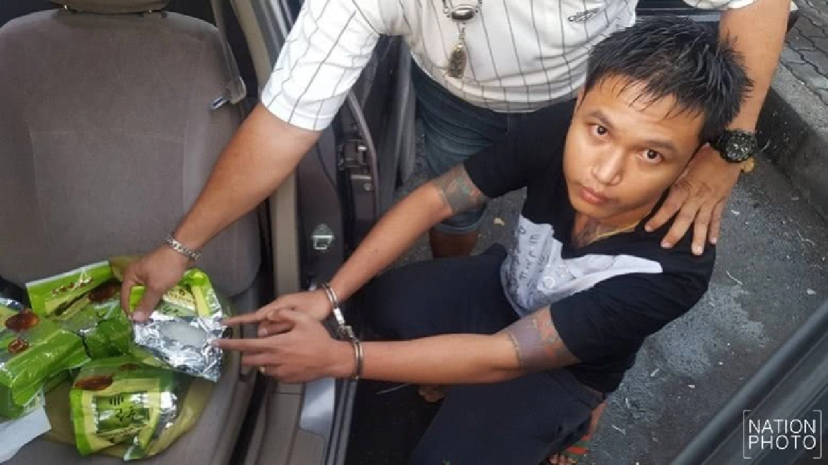 จับหนุ่มเพิ่งพ้นคุกขนยาไอซ์ซุกถุงชาเขียว จับหนุ่มเพิ่งพ้นคุกขนยาไอซ์ซุกถุงชาเขียว