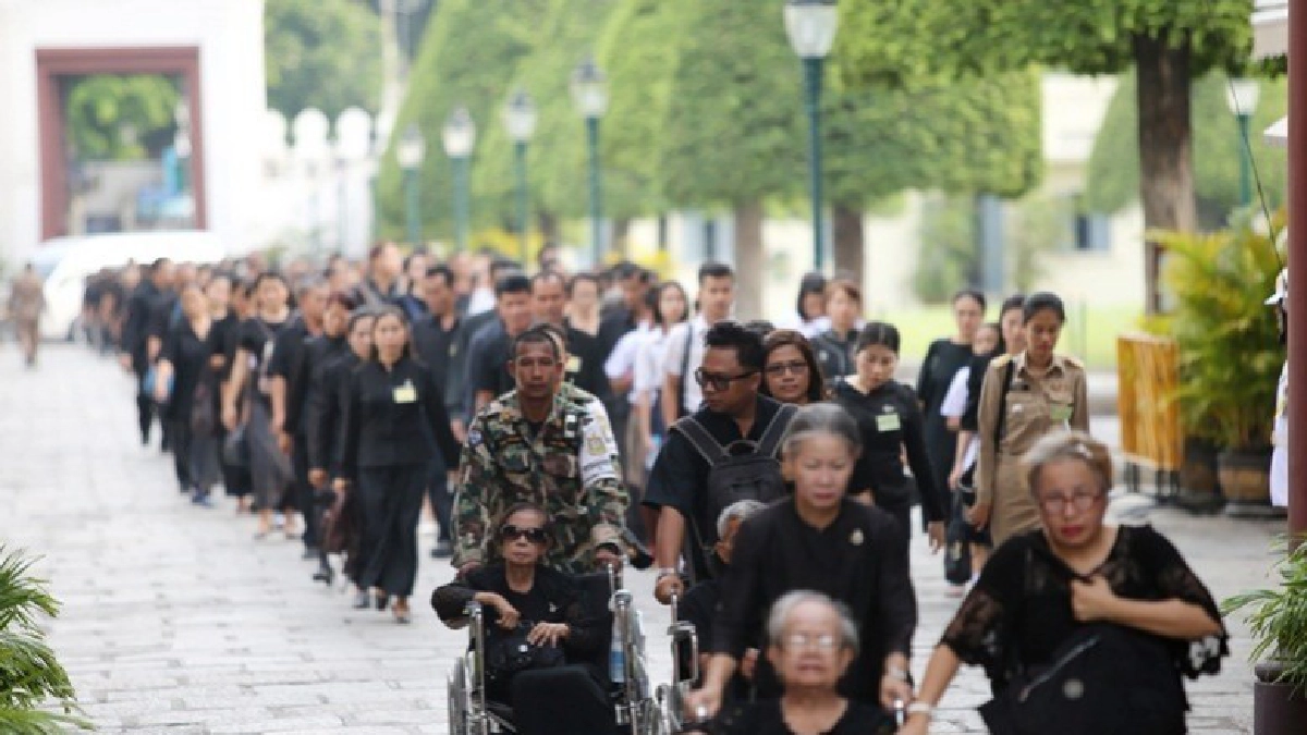 216 วัน ประชาชนกราบพระบรมศพ 216 วัน ประชาชนกราบพระบรมศพ