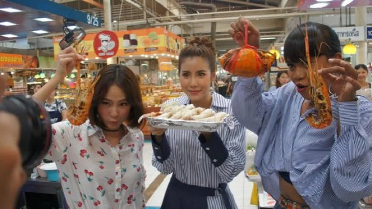 'เอสเธอร์-แพทตี้-เจนนี่' ดี๊ด๊าบุก 'ตลาด อตก.'