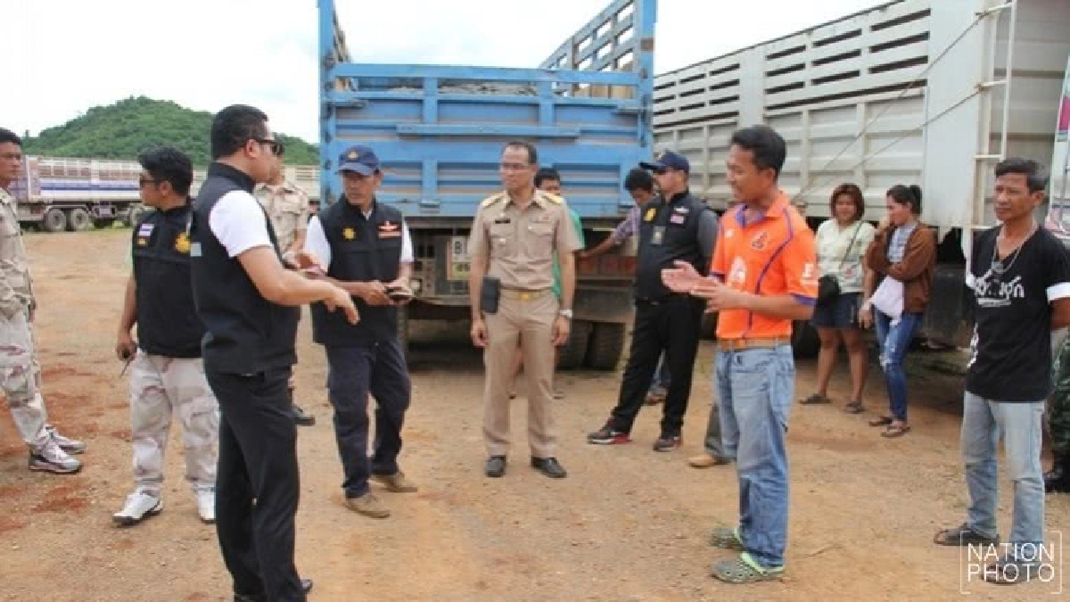 ชาวบ้านโวยรถขนดินสร้างความเดือดร้อน