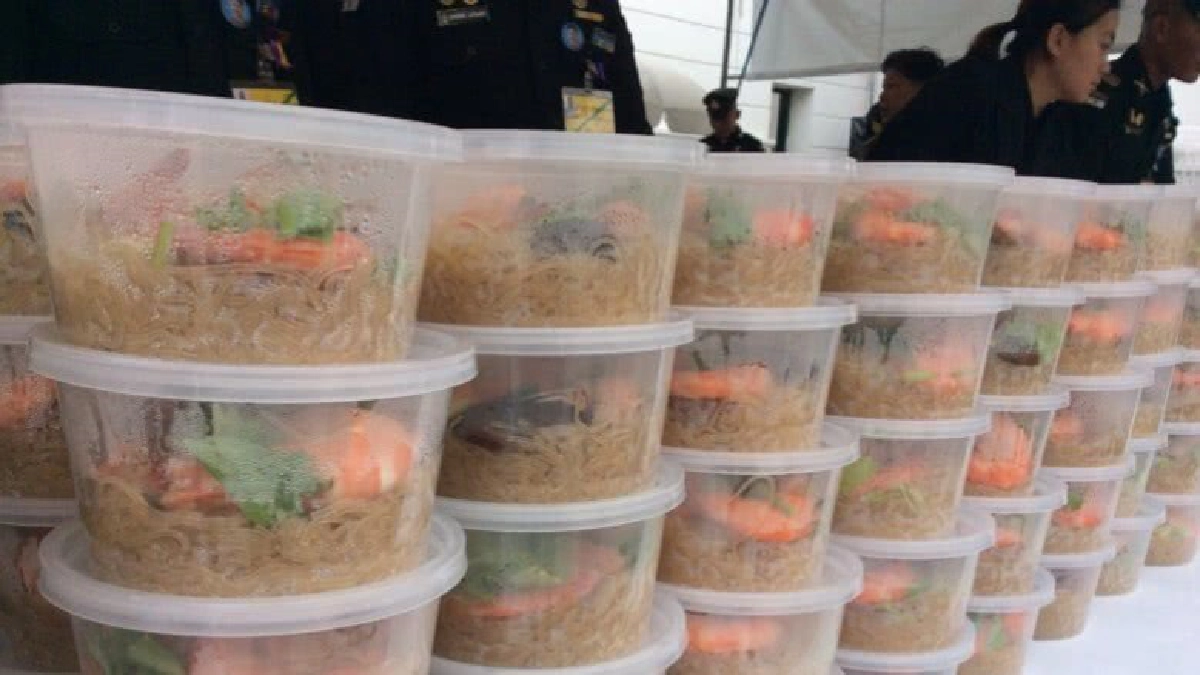 อาหารพระราชทาน 4 มื้อ แก่ผู้มากราบพระบรมศพ