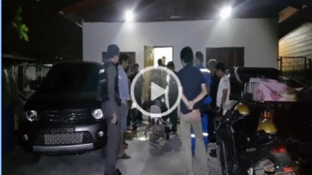 หนุ่มระแวงเมียปันใจให้ชายอื่น ผูกคอตายคาบ้านพัก หนุ่มระแวงเมียปันใจให้ชายอื่น ผูกคอตายคาบ้านพัก