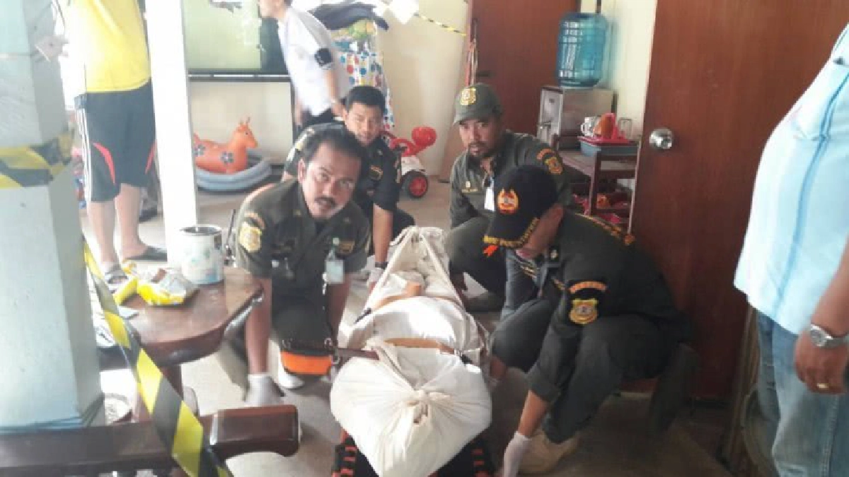สุดสยองหนุ่มเมียทิ้งเครียดใช้ดาบแทงทะลุหัวใจดับ สุดสยองหนุ่มเมียทิ้งเครียดใช้ดาบแทงทะลุหัวใจดับ