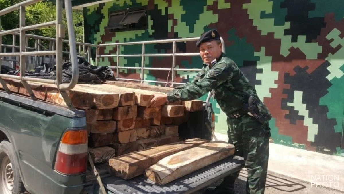 จับ 2 รายขนไม้จากกัมพูชาเข้าไทย จับ 2 รายขนไม้จากกัมพูชาเข้าไทย