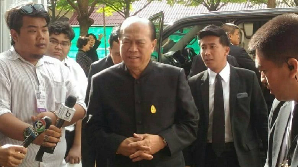 เล็งเปิดศูนย์รับ 4 คำตอบนายกฯ ในห้าง