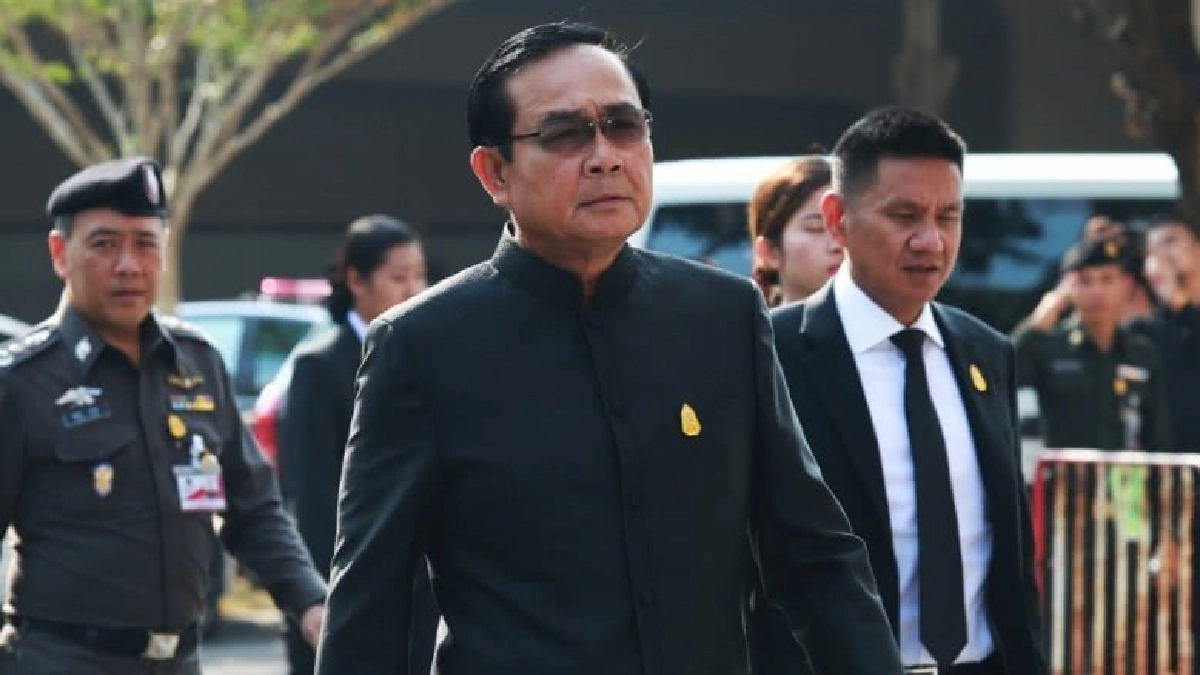 ผบ.ทบ.รายงานนายกฯจับมือระเบิดรพ.พระมงกุฎ ผบ.ทบ.รายงานนายกฯจับมือระเบิดรพ.พระมงกุฎ