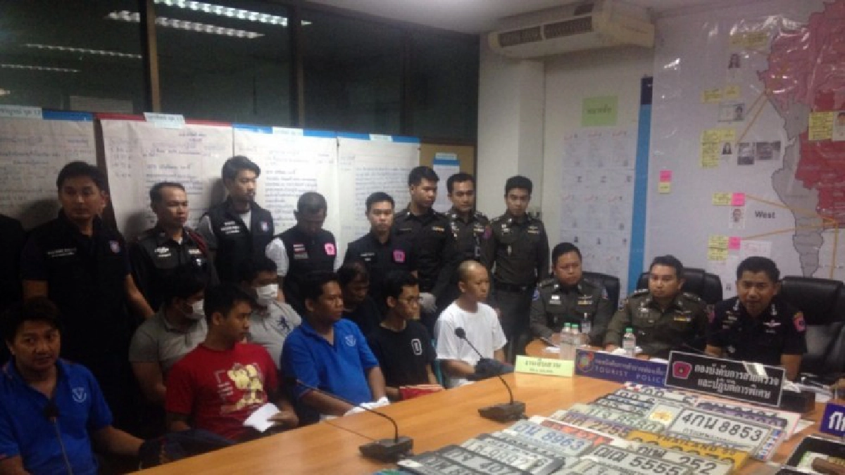 ทลายแก๊งปลอมทะเบียน-ภาษีรถรวบ11ผู้ต้องหา ทลายแก๊งปลอมทะเบียน-ภาษีรถรวบ11ผู้ต้องหา