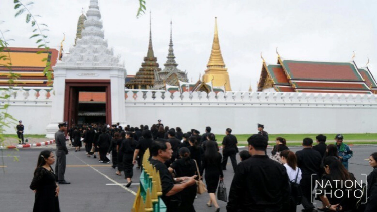 ประชาชนขึ้นกราบพระบรมศพ 226 วันกว่า 7.7 ล้านคน ประชาชนขึ้นกราบพระบรมศพ 226 วันกว่า 7.7 ล้านคน