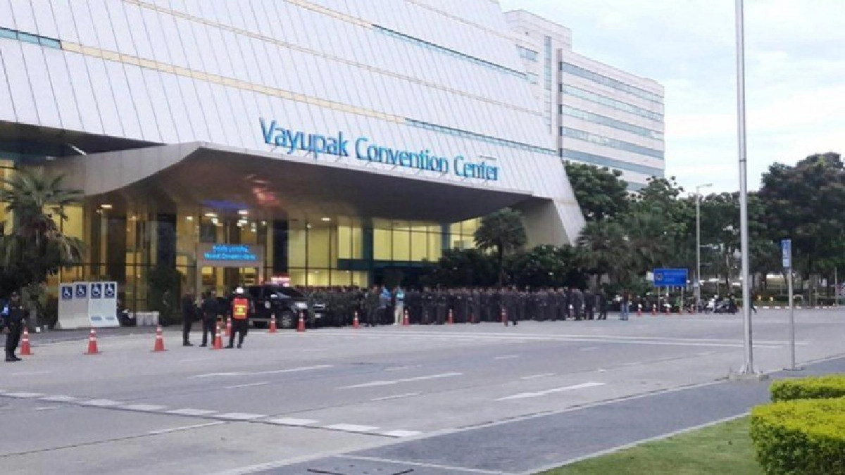 ทหาร-ตร.คุมเข้ม! เวทีถกร่างประกันสุขภาพแห่งชาติ ทหาร-ตร.คุมเข้ม! เวทีถกร่างประกันสุขภาพแห่งชาติ