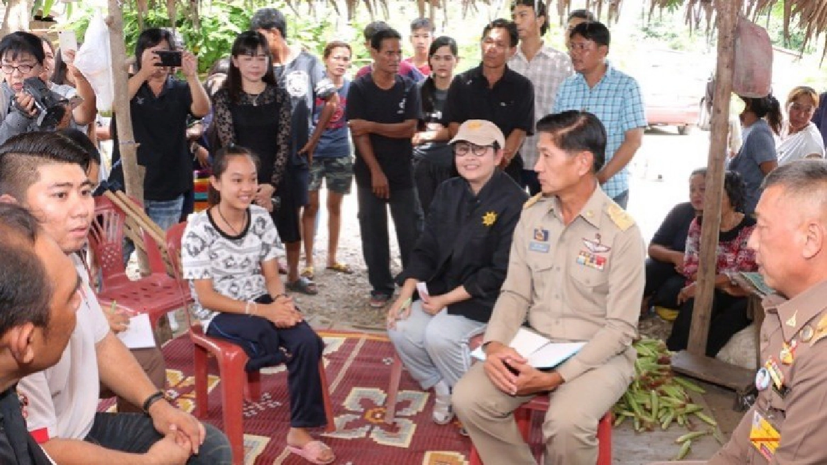 เด็กหญิงเมืองกาญจน์ปีติ ร.10 พระราชทานขาเทียม เด็กหญิงเมืองกาญจน์ปีติ ร.10 พระราชทานขาเทียม