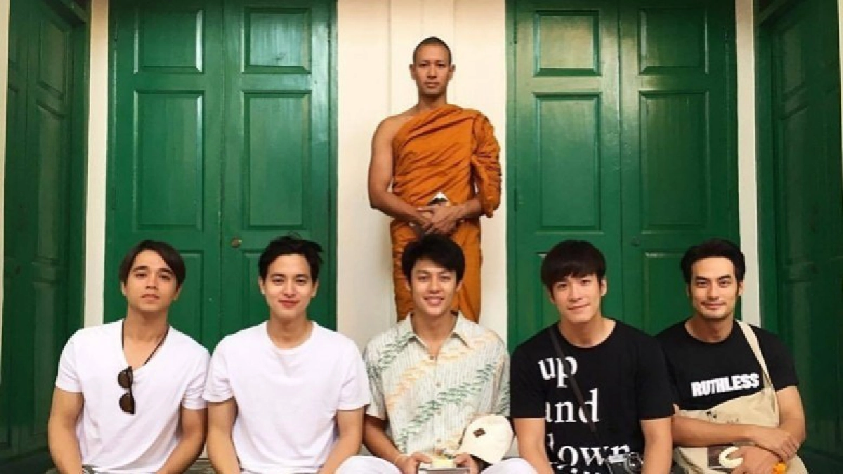 ‘พระเอกช่อง 3’ รวมพลเป็นเด็กวัด (คลิป) ‘พระเอกช่อง 3’ รวมพลเป็นเด็กวัด (คลิป)
