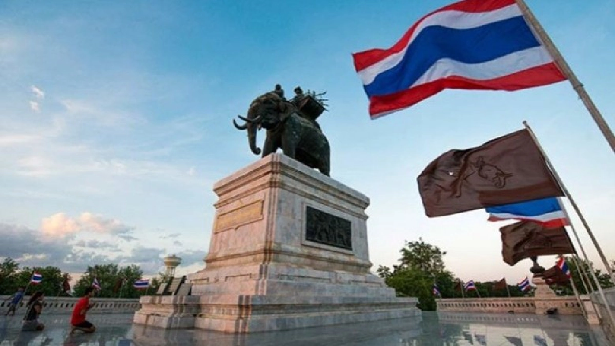 พระบรมราชานุสาวรีย์สมเด็จพระนเรศวรมหาราช จ.กาญจนบุรี พระบรมราชานุสาวรีย์สมเด็จพระนเรศวรมหาราช จ.กาญจนบุรี