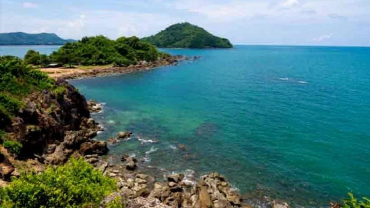 จุดชมวิวเนินนางพญาถนนเฉลิมบูรพาชลทิต จ.จันทรบุรี จุดชมวิวเนินนางพญาถนนเฉลิมบูรพาชลทิต จ.จันทรบุรี