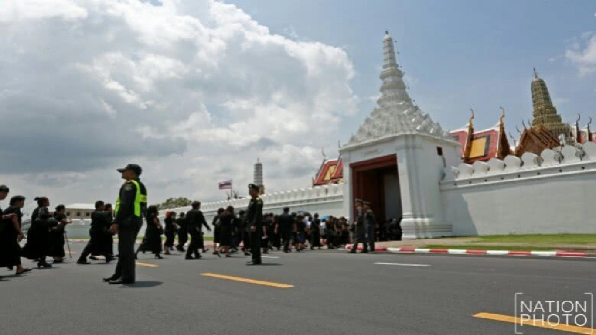 สรุปยอดประชาชนขึ้นกราบพระบรมศพตลอด 229 วัน สรุปยอดประชาชนขึ้นกราบพระบรมศพตลอด 229 วัน