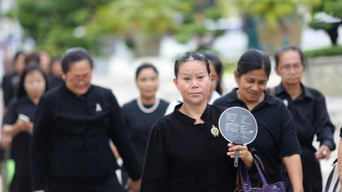 ประชาชนเข้ากราบพระบรมศพอย่างต่อเนื่อง ประชาชนเข้ากราบพระบรมศพอย่างต่อเนื่อง
