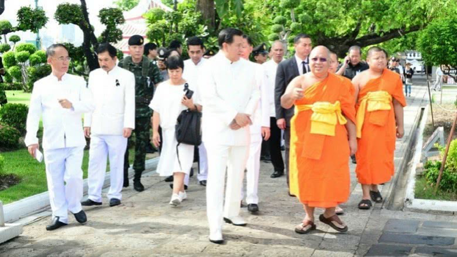 วันพระเข้าวัดปฏิบัติธรรม