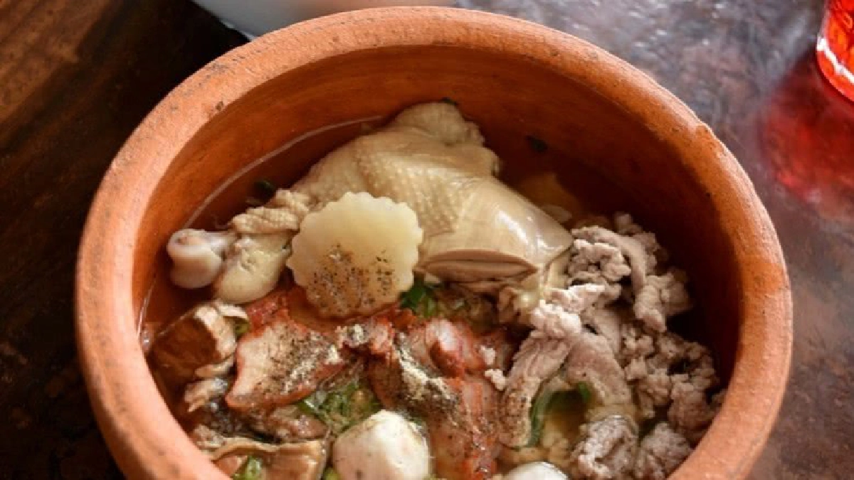 ห้ามพลาด!! ตามไปชิม ก๋วยเตี๋ยวโอ่ง ชามดินเผา เมืองสองแคว