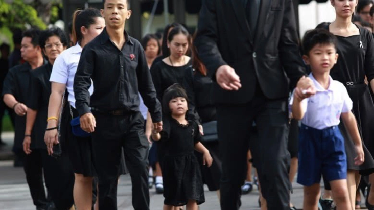 สักการะพระบรมศพ (ภาพชุด)