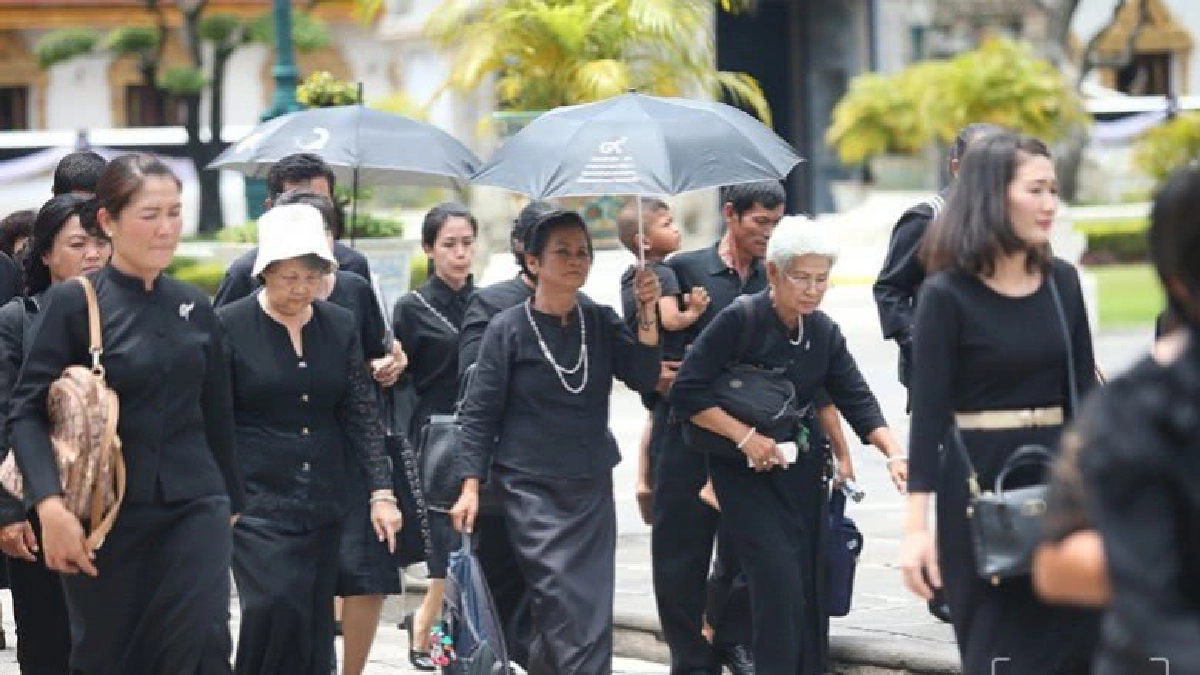 235 วัน มีประชาชนกราบพระบรมศพ 7,935,182 คน 235 วัน มีประชาชนกราบพระบรมศพ 7,935,182 คน