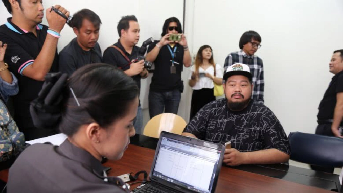 ตร.จ่อเรียกแม่บ้าน"ป๊อบ ปองกูล"ให้ปากคำคดีโจรขึ้นบ้าน