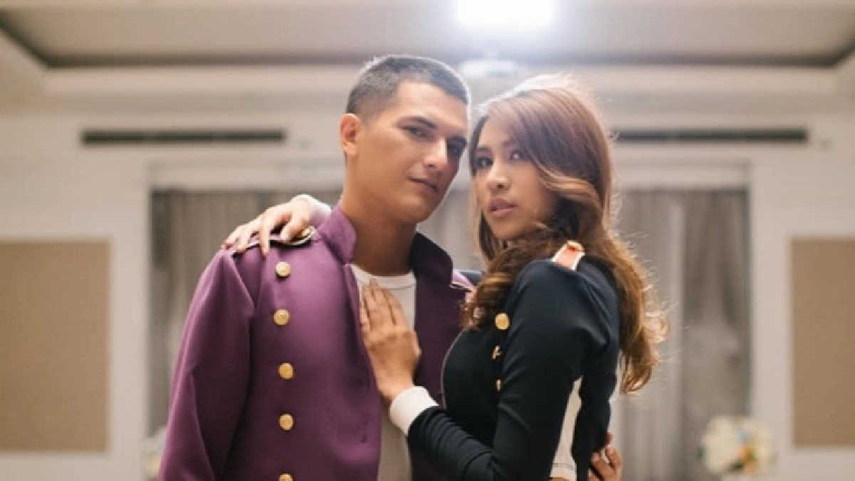 ‘เอม’ ใจสั่น!! เผลอสบตา ‘ชิน’