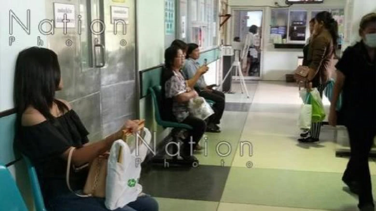 ญาติเศร้ารับศพ"น้องมอส"ถูกนร.ช่างกลต่างสถาบันแทงเสียชีวิต ญาติเศร้ารับศพ"น้องมอส"ถูกนร.ช่างกลต่างสถาบันแทงเสียชีวิต