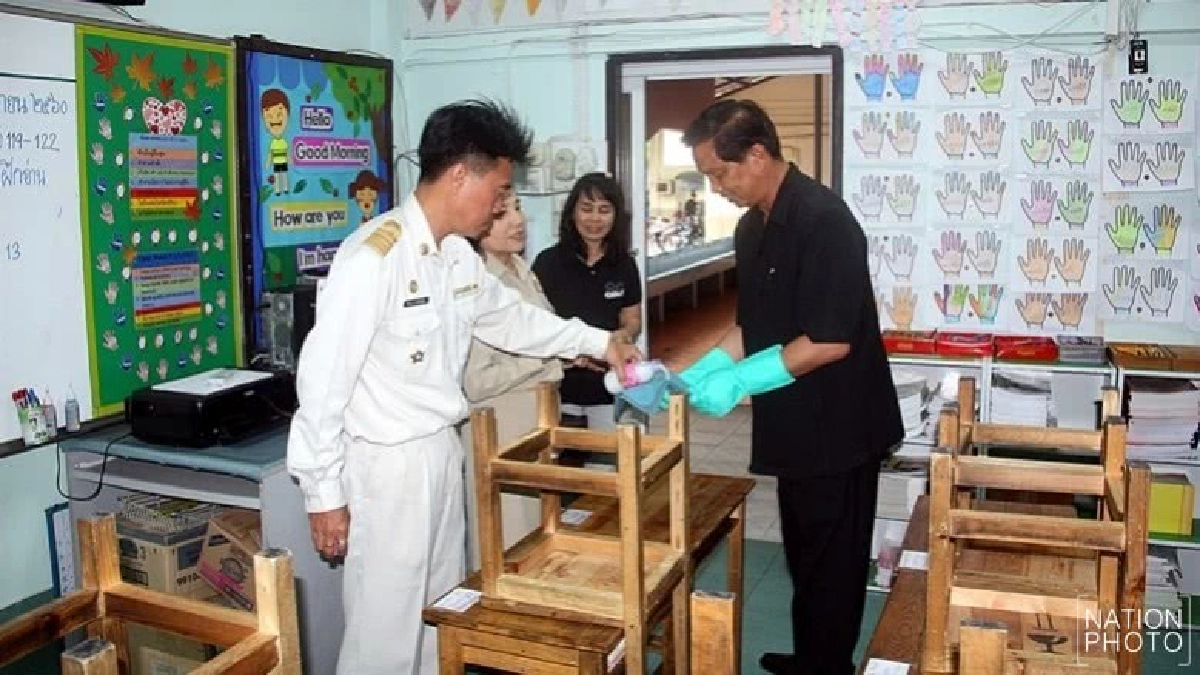 'ไข้หวัดพันธุ์ A' ระบาด ร.ร.อนุบาลพะเยาสั่งปิด! 'ไข้หวัดพันธุ์ A' ระบาด ร.ร.อนุบาลพะเยาสั่งปิด!