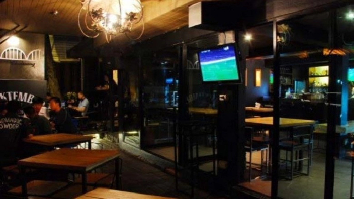 1 วัน 2 บรรยากาศ ที่ รัฟ แกลเลอรี 1 วัน 2 บรรยากาศ ที่ รัฟ แกลเลอรี