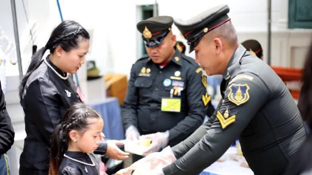 อาหาร-น้ำดื่มพระราชทาน 4 มื้อ