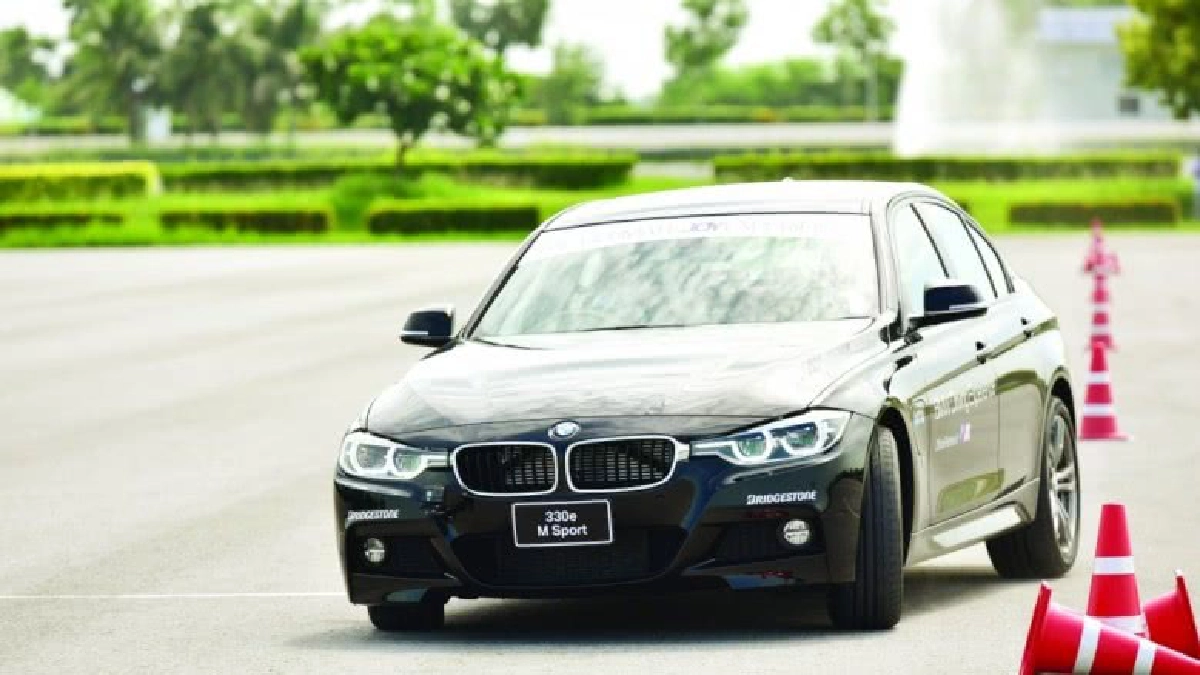 เรียนให้รู้กับ BMW Driving Experience เรียนให้รู้กับ BMW Driving Experience