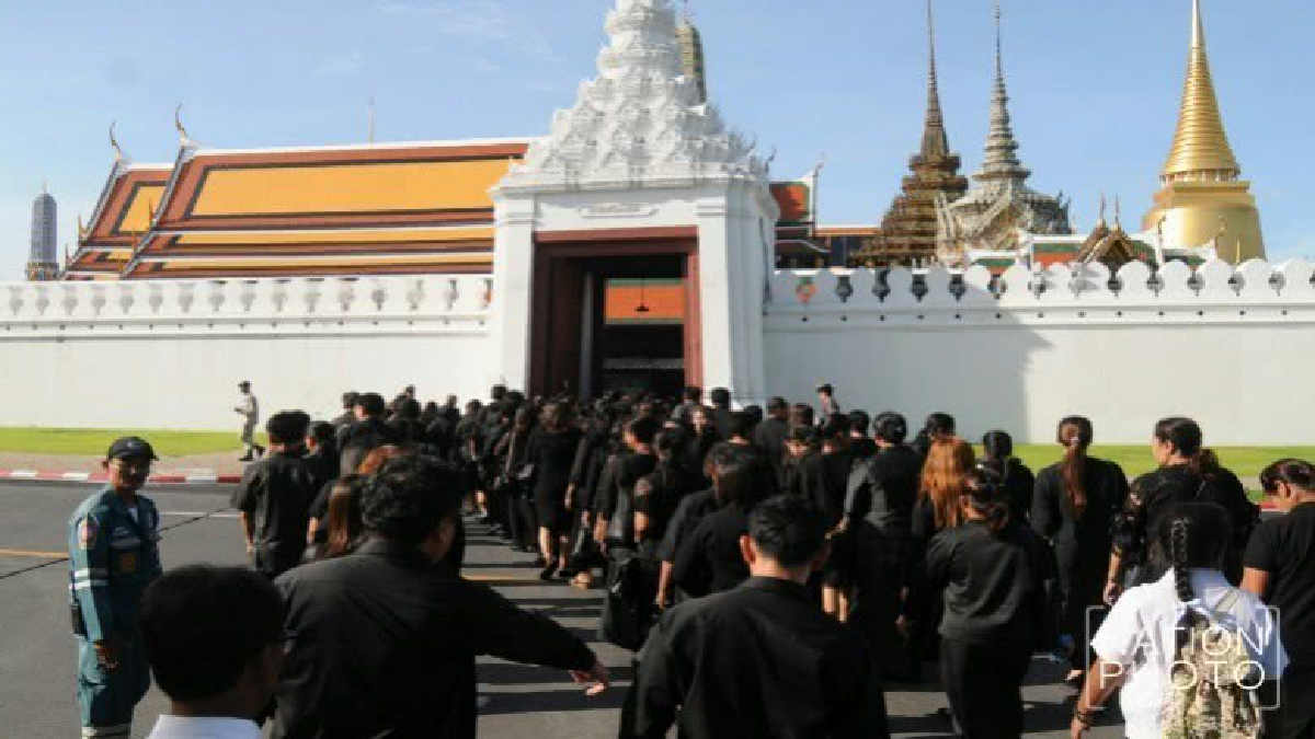 ร.9 ทรงเป็นแบบอย่างที่ดีในการดำเนินชีวิตเรียบง่าย-พอเพียง ร.9 ทรงเป็นแบบอย่างที่ดีในการดำเนินชีวิตเรียบง่าย-พอเพียง