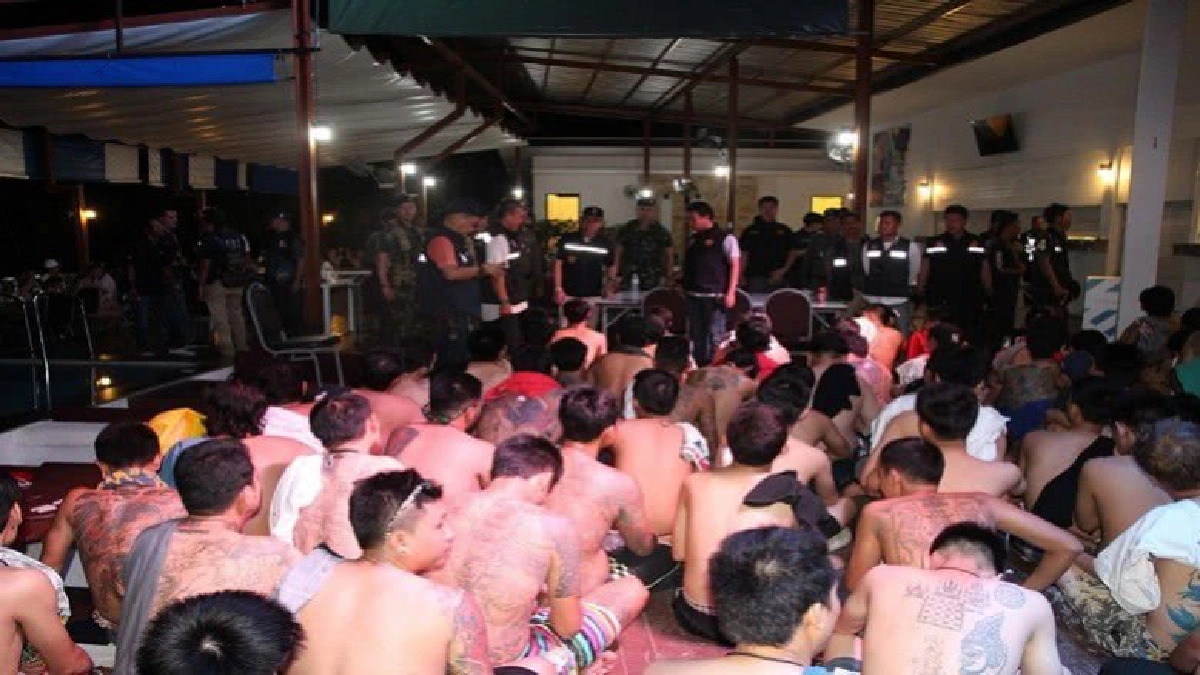บุกทลายปาร์ตี้ยาริมสระเขาพระตำหนัก