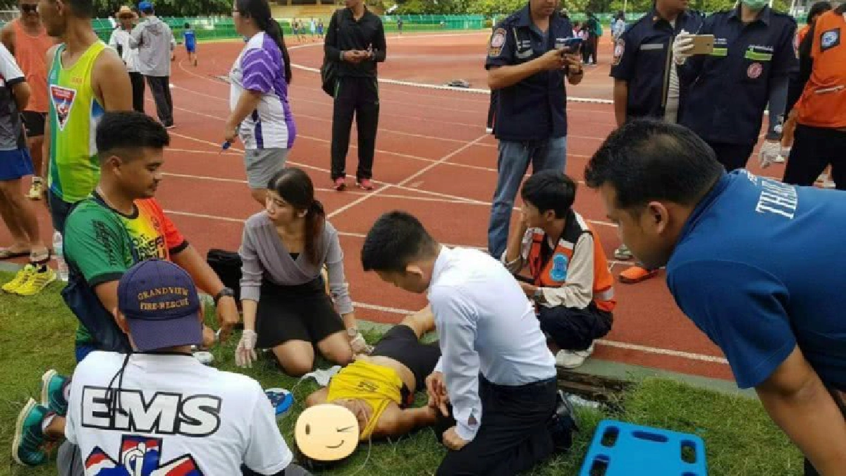  โซเชียลแห่ชมช่วยนักวิ่ง 70 ปีหยุดหายใจคาสนาม