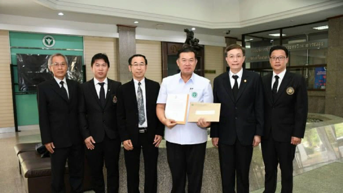 ยื่นหนุนปรับปรุงกฎหมายบัตรทอง ยื่นหนุนปรับปรุงกฎหมายบัตรทอง