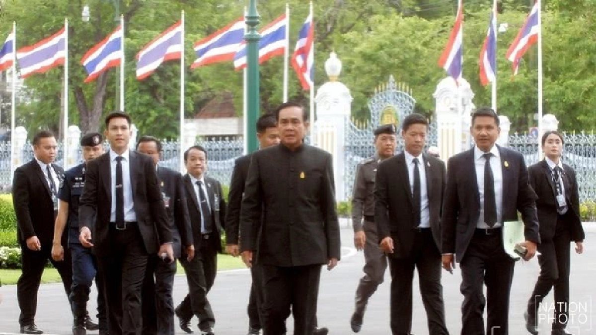 "บิ๊กตู่" กำชับ "ผบ.ทบ.-ผบ.ตร." แก้ ปม รีดไถ แรงงานต่างด้าว "บิ๊กตู่" กำชับ "ผบ.ทบ.-ผบ.ตร." แก้ ปม รีดไถ แรงงานต่างด้าว