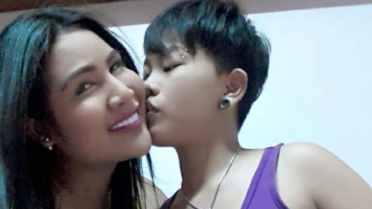 เปิดใจคู่สามีภรรยา“กะเทย-ทอม”อยู่กินจนท้อง6เดือน เปิดใจคู่สามีภรรยา“กะเทย-ทอม”อยู่กินจนท้อง6เดือน
