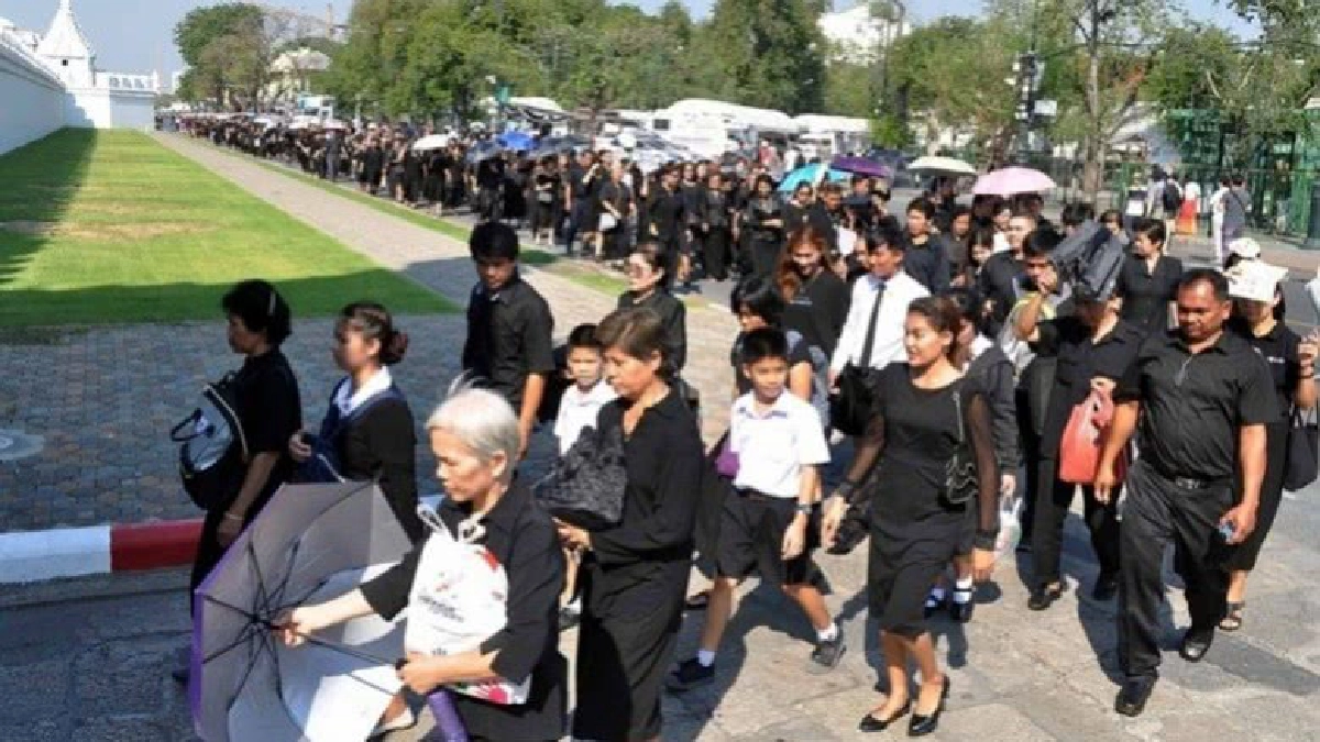 แนะนำการแต่งกายแก่ปชช.เข้ากราบพระบรมศพในหลวง ร.9