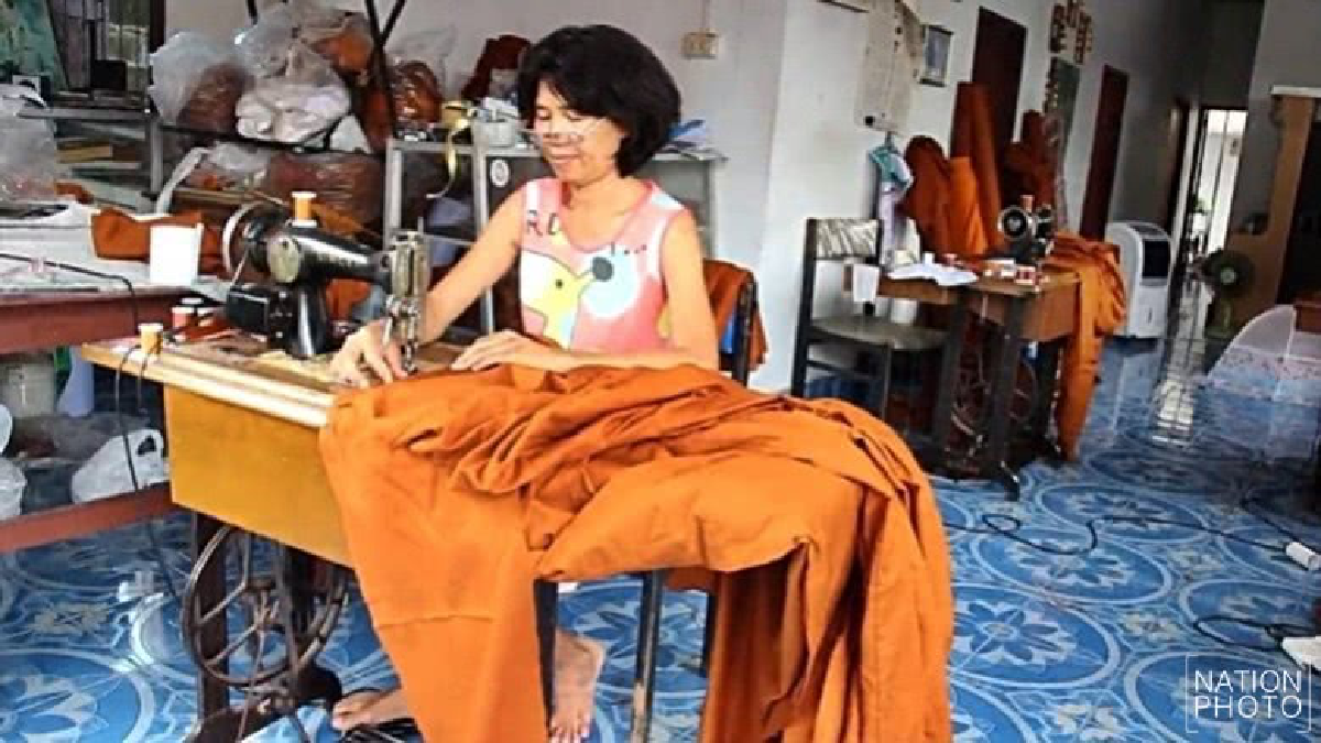 ช่างตัดเย็บจีวรพระรับออเดอร์เพียบ!