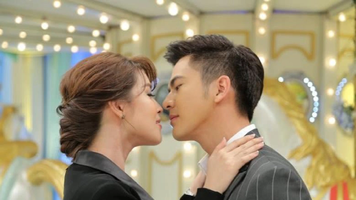 'เต้ย&เชียร์' แลกจูบ!!