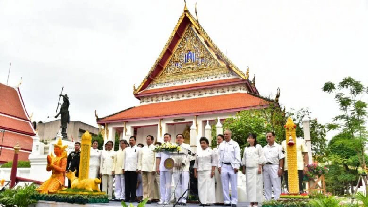 ถวายเทียนพรรษา 9 พระอารามหลวง