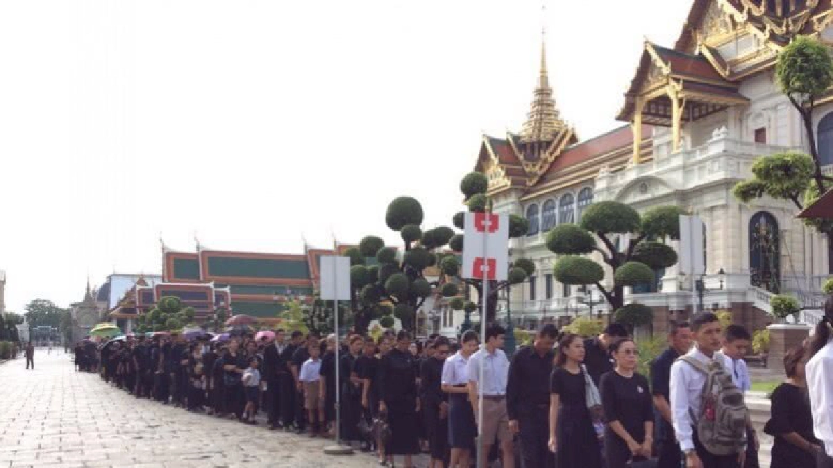 กราบพระบรมศพนับร้อยครั้ง ประทับใจคำสอนให้รู้รักสามัคคี