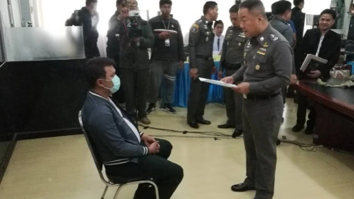 ตำรวจรับตัว “ร.ต.เสมา”นายหน้าค้าอาวุธสงครามดำเนินคดี ตำรวจรับตัว “ร.ต.เสมา”นายหน้าค้าอาวุธสงครามดำเนินคดี