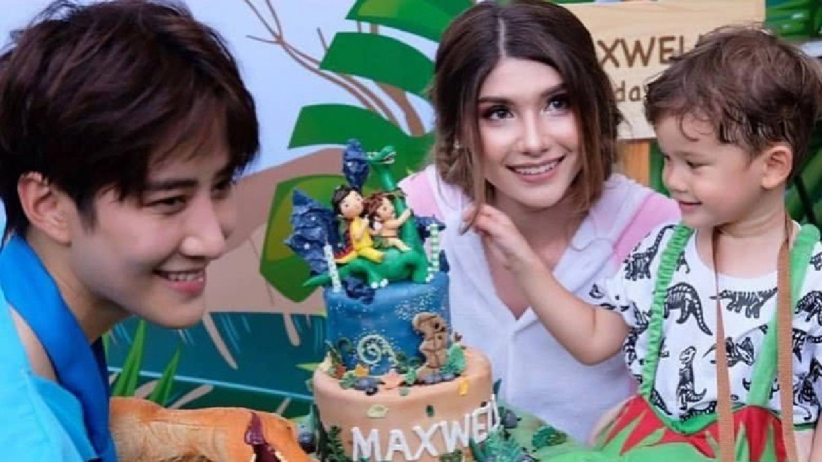 'ไมค์-ซาร่า' สมานฉันท์จัดวันเกิด 'แม็กซ์เวลล์' (คลิป) 'ไมค์-ซาร่า' สมานฉันท์จัดวันเกิด 'แม็กซ์เวลล์' (คลิป)
