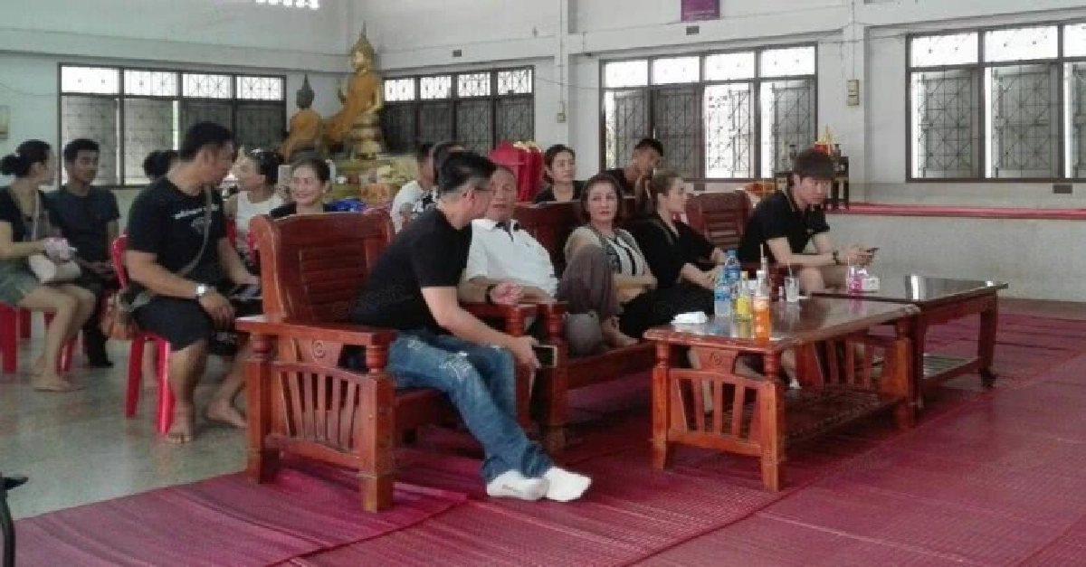 เพื่อนศิลปินตลกแห่ร่วมไว้อาลัยรดน้ำศพ แวว จ๊กมก เพื่อนศิลปินตลกแห่ร่วมไว้อาลัยรดน้ำศพ แวว จ๊กมก