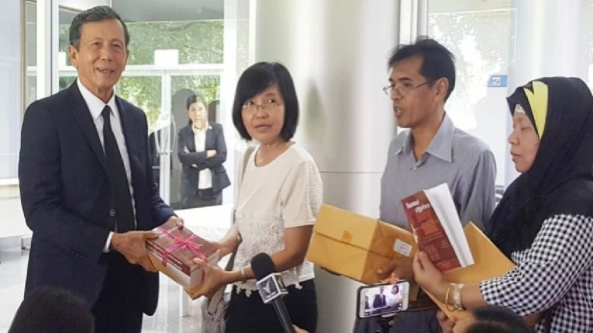"บุญสร้าง"รับหนังสือโรดแมปปฏิรูปตำรวจ "บุญสร้าง"รับหนังสือโรดแมปปฏิรูปตำรวจ