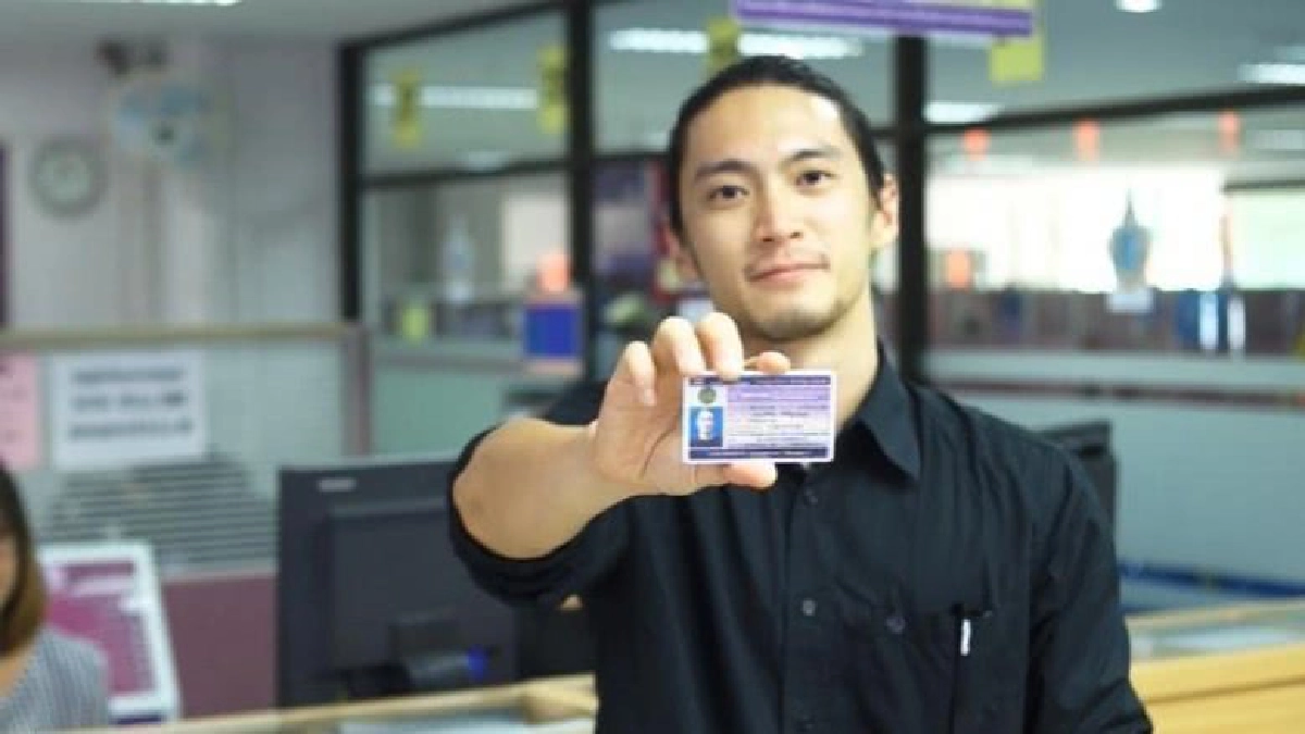 'กบพล' บุกขนส่งทำใบอนุญาตขับรถ 'กบพล' บุกขนส่งทำใบอนุญาตขับรถ
