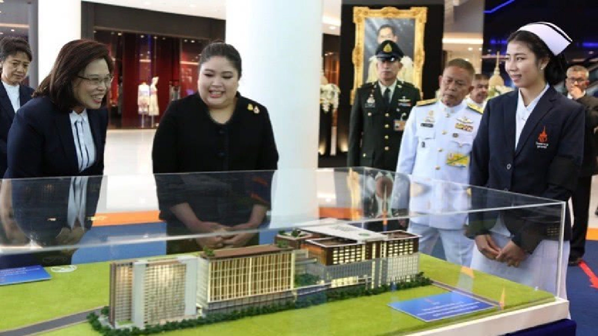 พระองค์ติ๊ด ทรงเปิดนิทรรศการ เจ้าฟ้าจุฬาภรณ์ พระองค์ติ๊ด ทรงเปิดนิทรรศการ เจ้าฟ้าจุฬาภรณ์