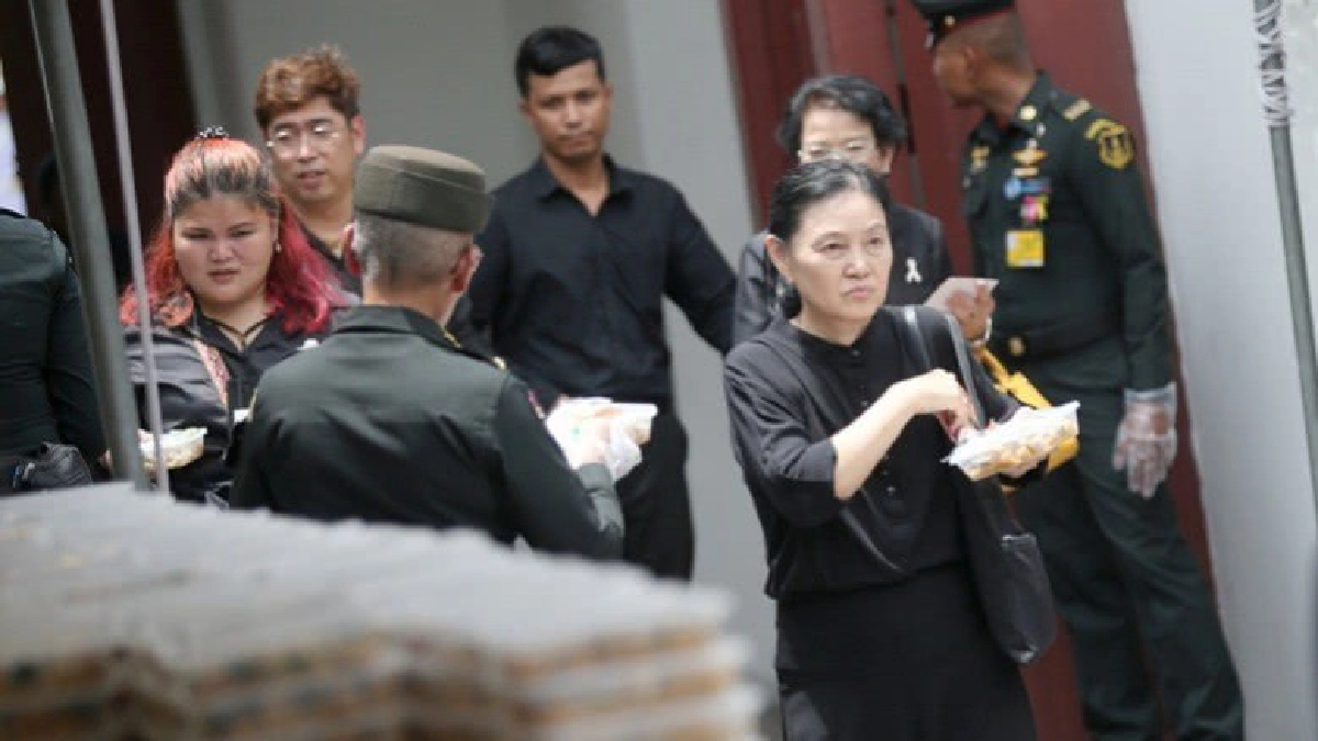 ประชาชนปลื้มอาหารพระราชทานตลอดวัน