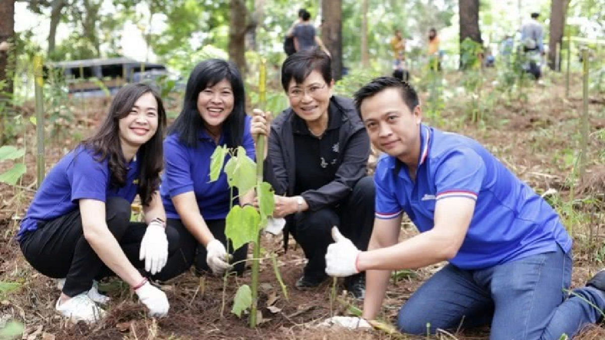 พา 40 อาสารุ่นใหม่ร่วมปลูกป่ารักษาต้นน้ำ